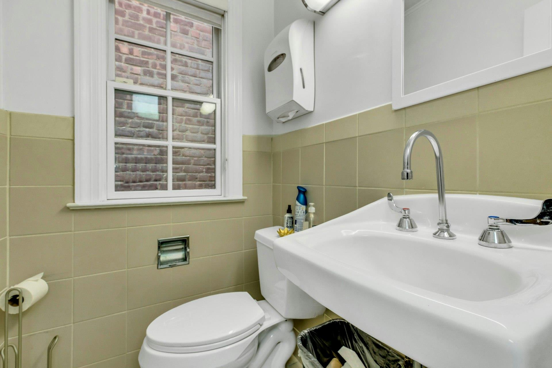 135 Plandome Road, Manhasset, NY 11030