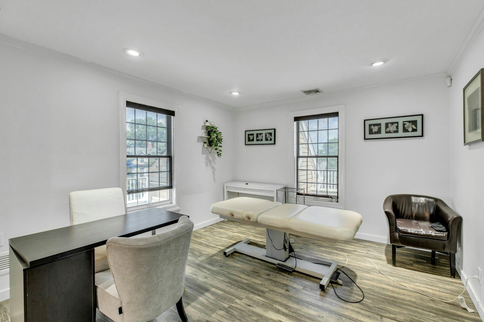 135 Plandome Road, Manhasset, NY 11030