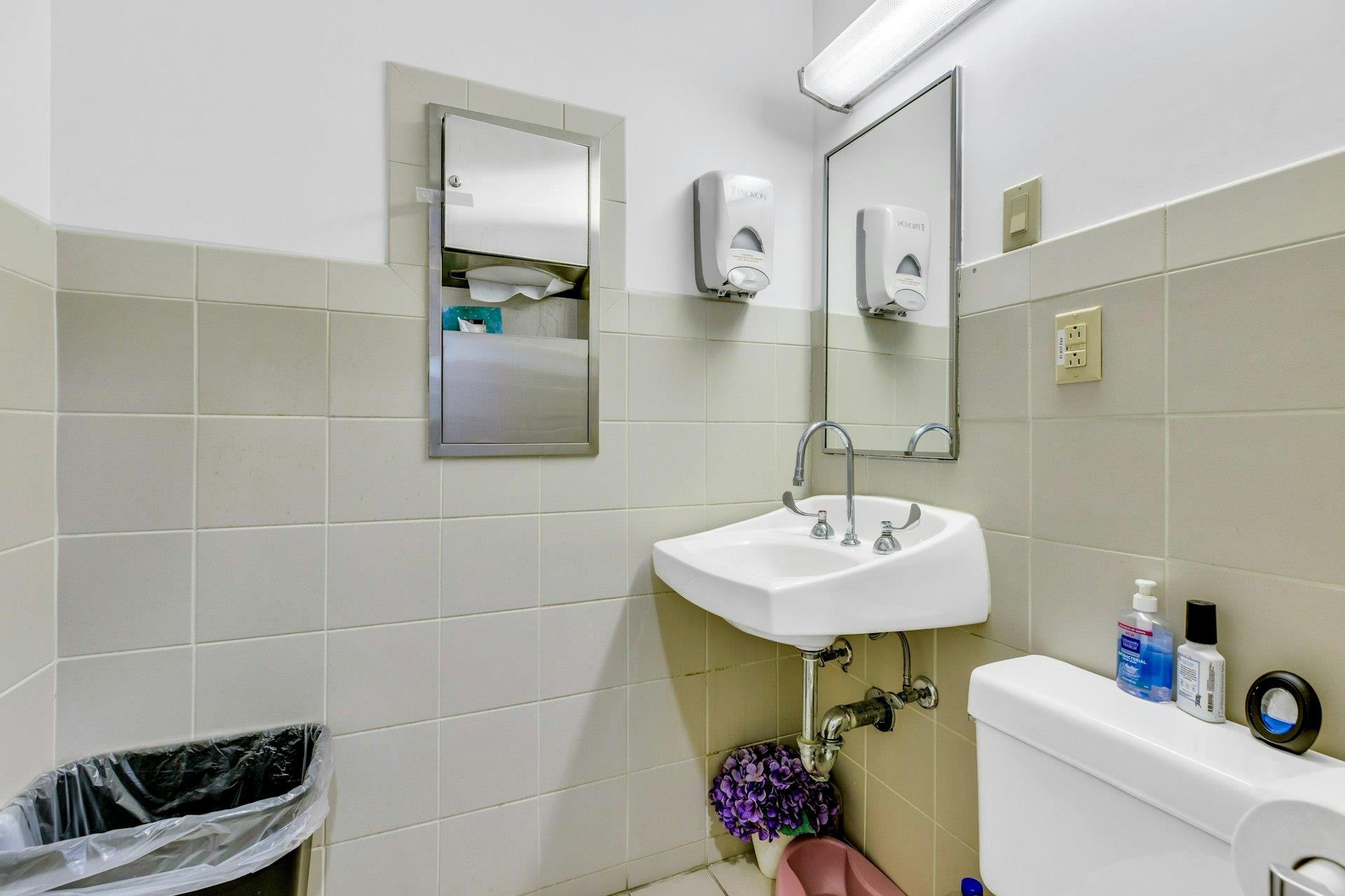 135 Plandome Road, Manhasset, NY 11030