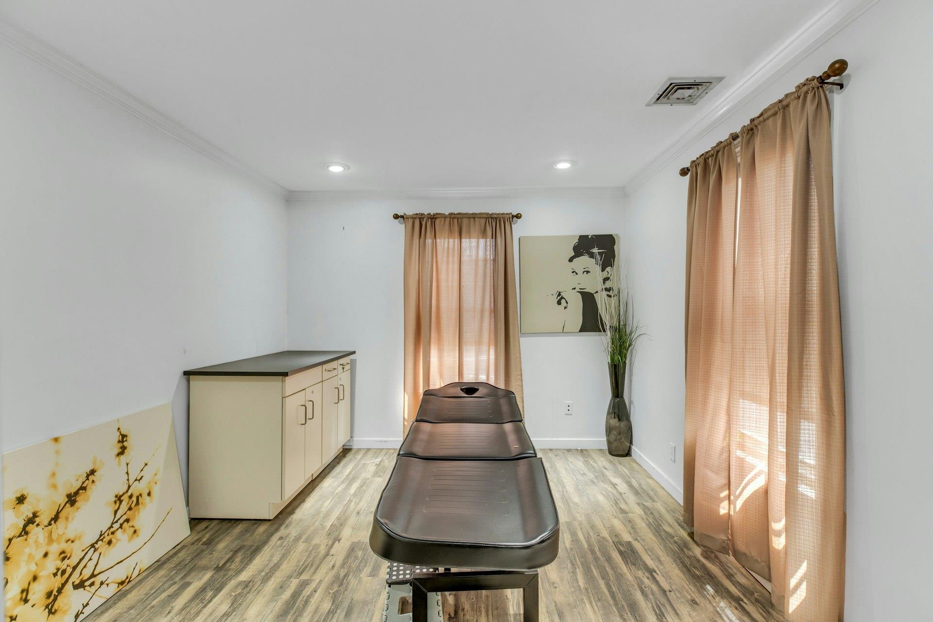 135 Plandome Road, Manhasset, NY 11030