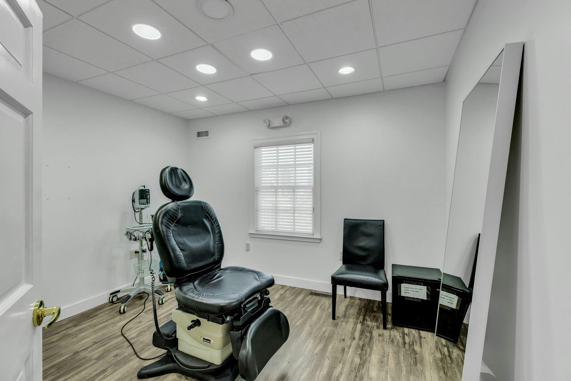 135 Plandome Road, Manhasset, NY 11030