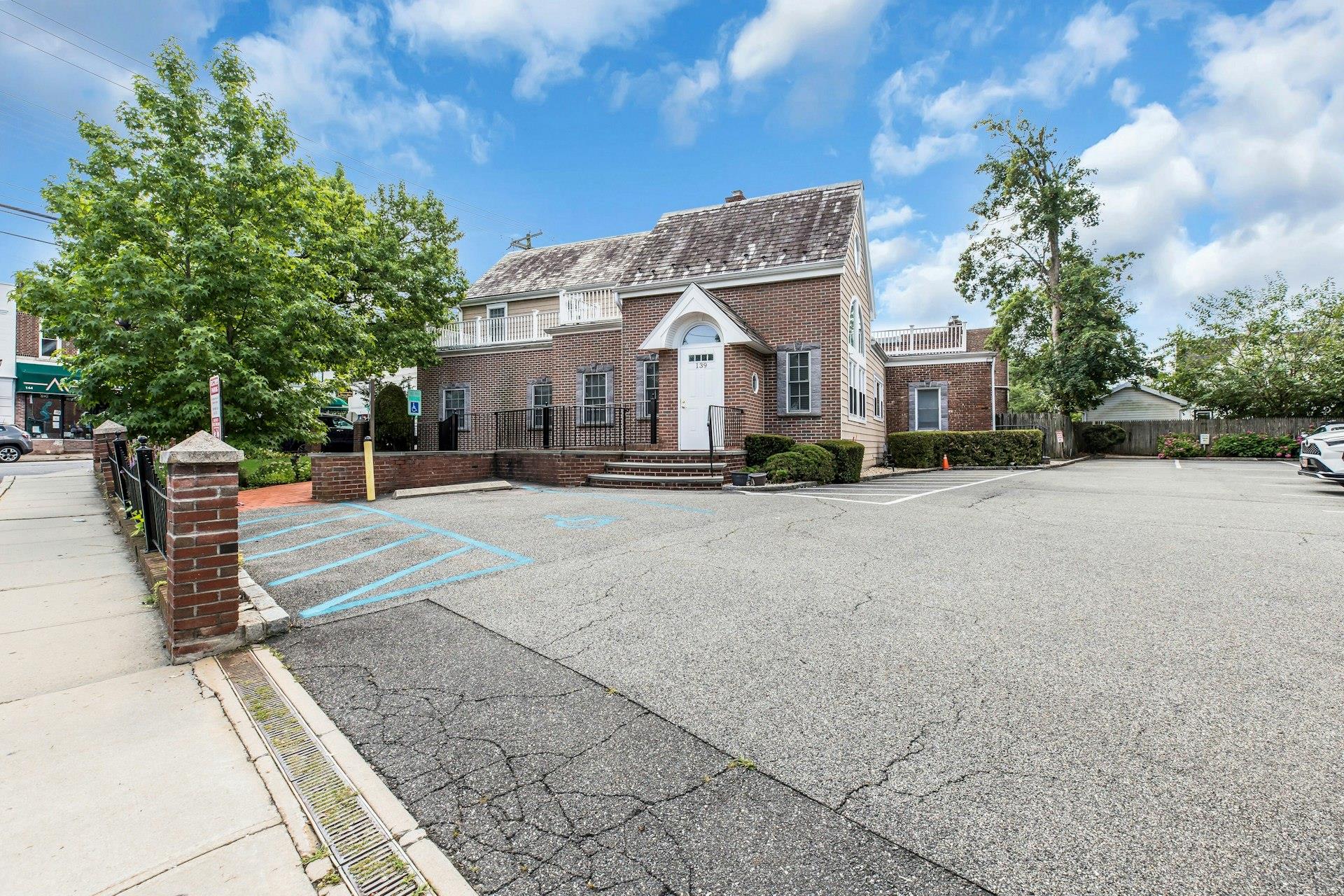 135 Plandome Road, Manhasset, NY 11030