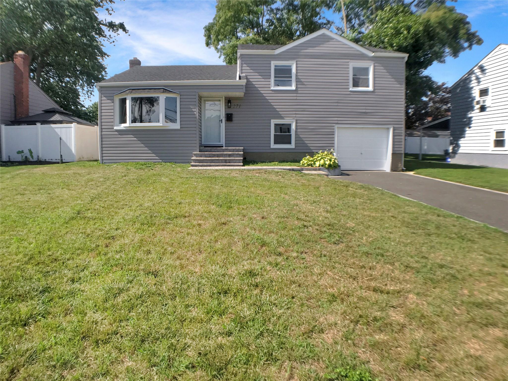 271 Lincoln Avenue, Levittown, NY 11575