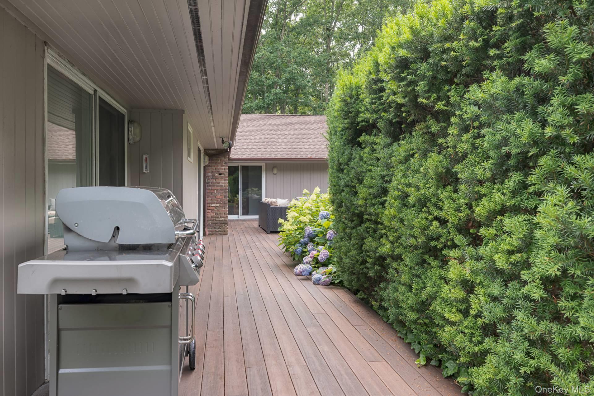 11 Paths End Court, Water Mill, NY 11976