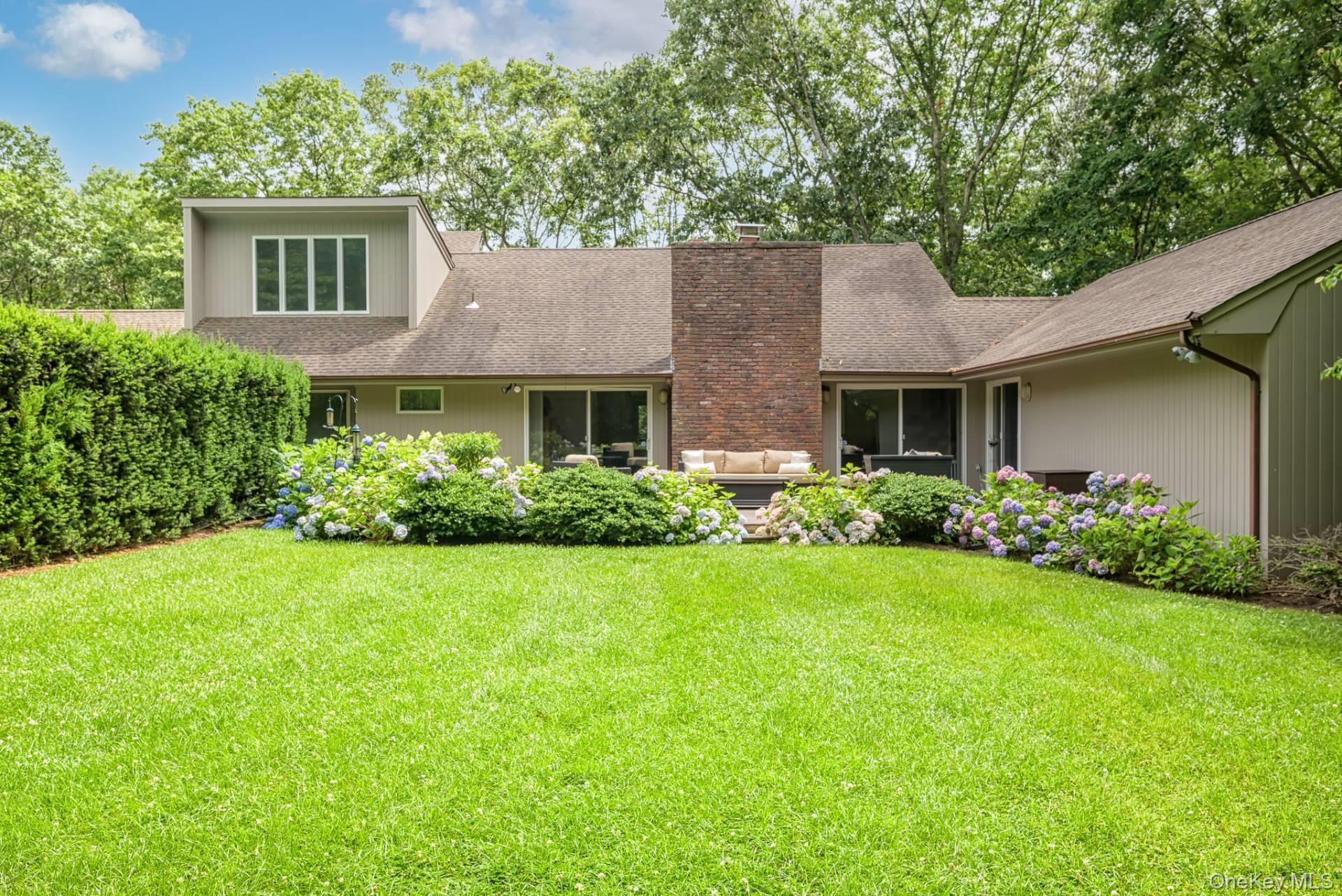 11 Paths End Court, Water Mill, NY 11976