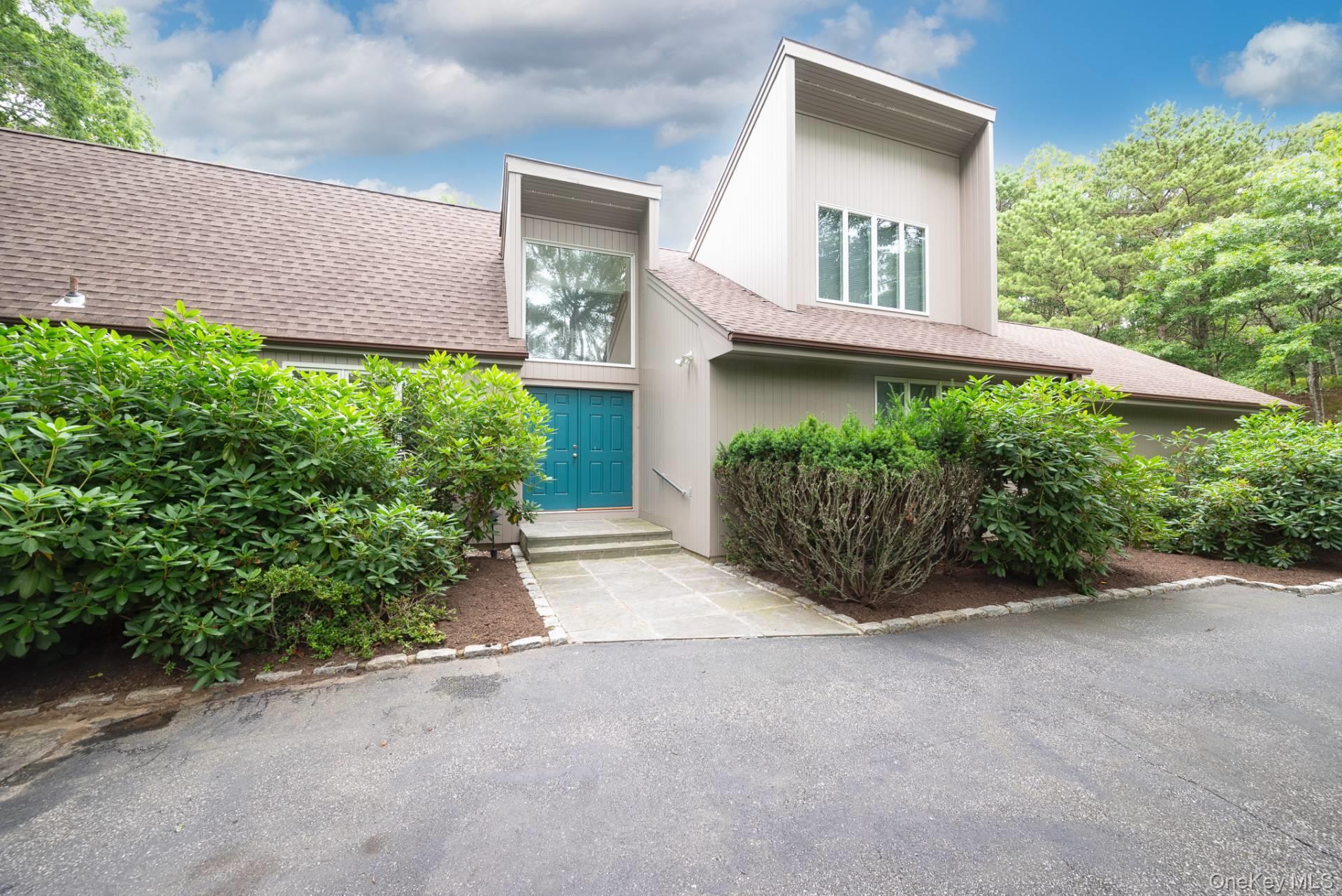 11 Paths End Court, Water Mill, NY 11976