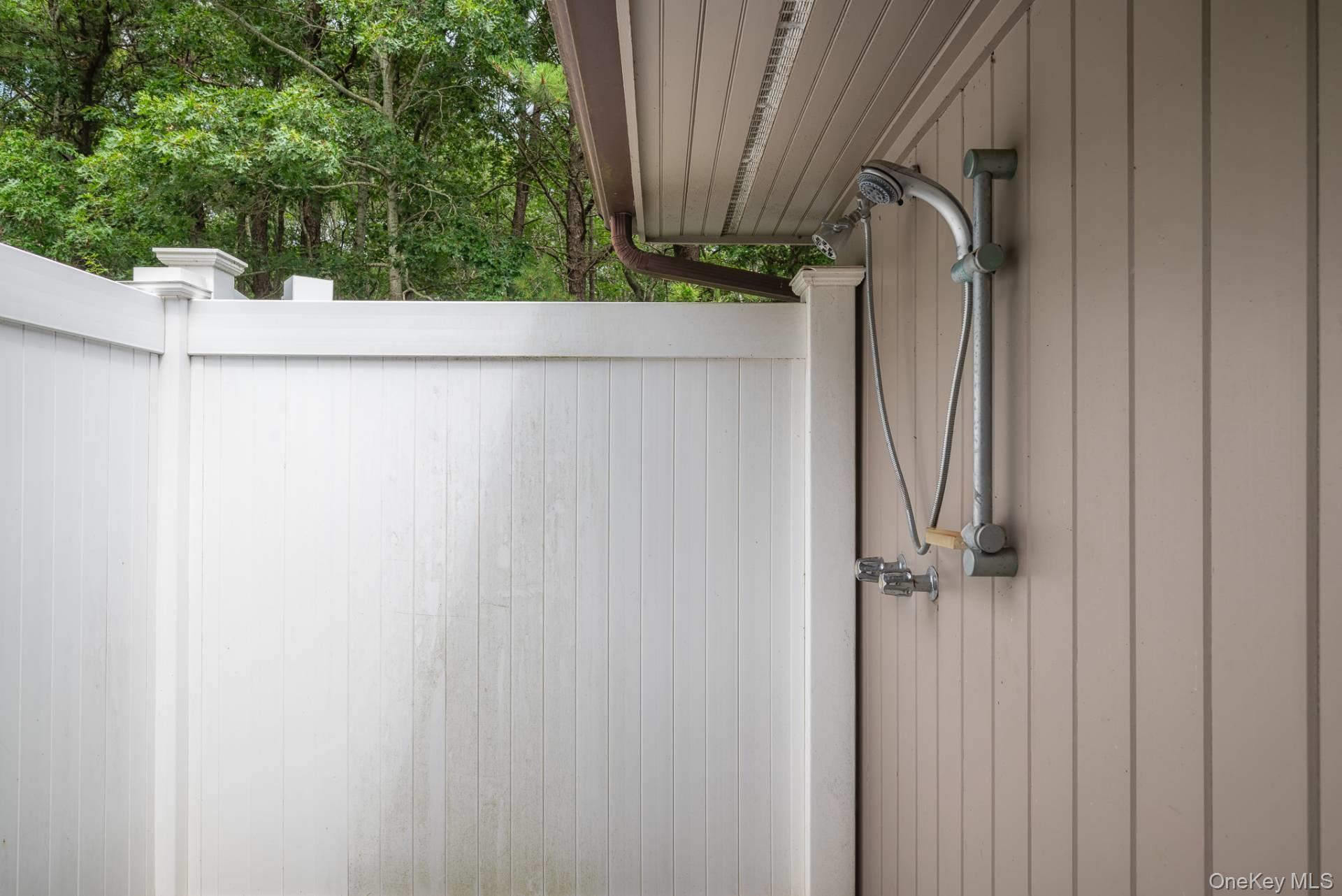 11 Paths End Court, Water Mill, NY 11976