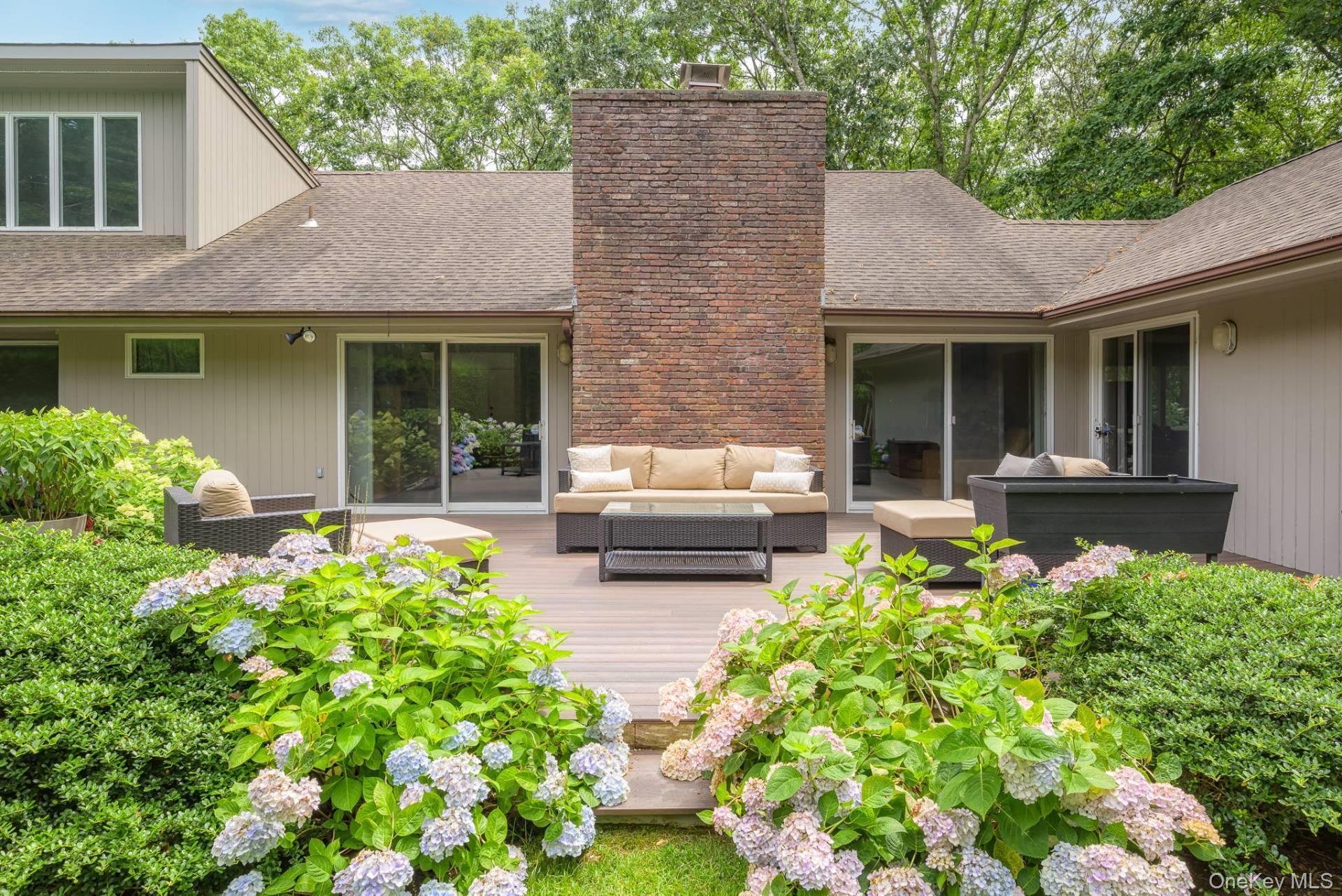 11 Paths End Court, Water Mill, NY 11976