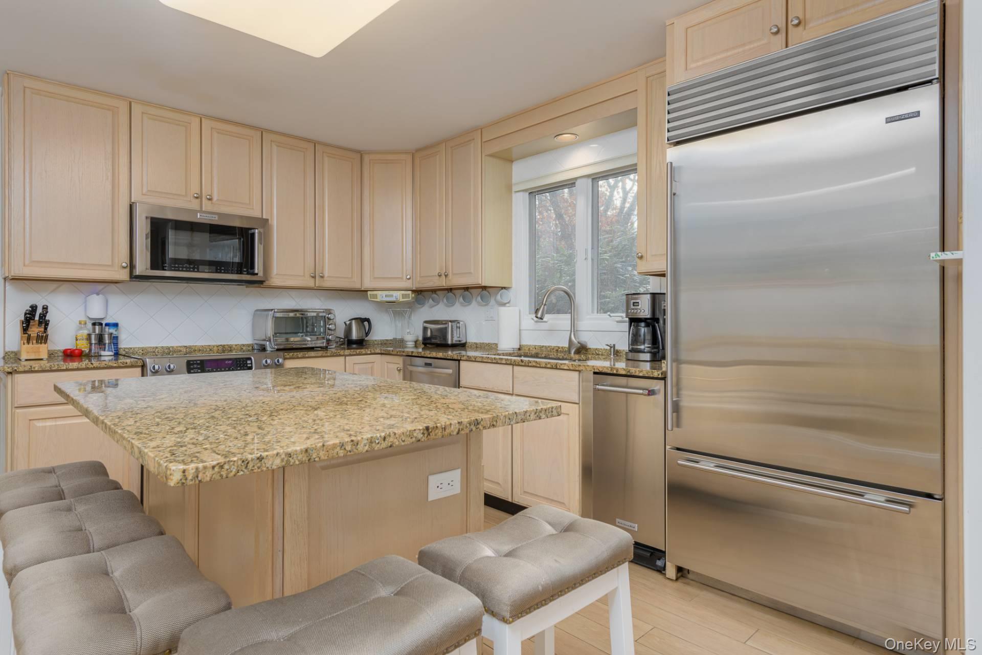 11 Paths End Court, Water Mill, NY 11976