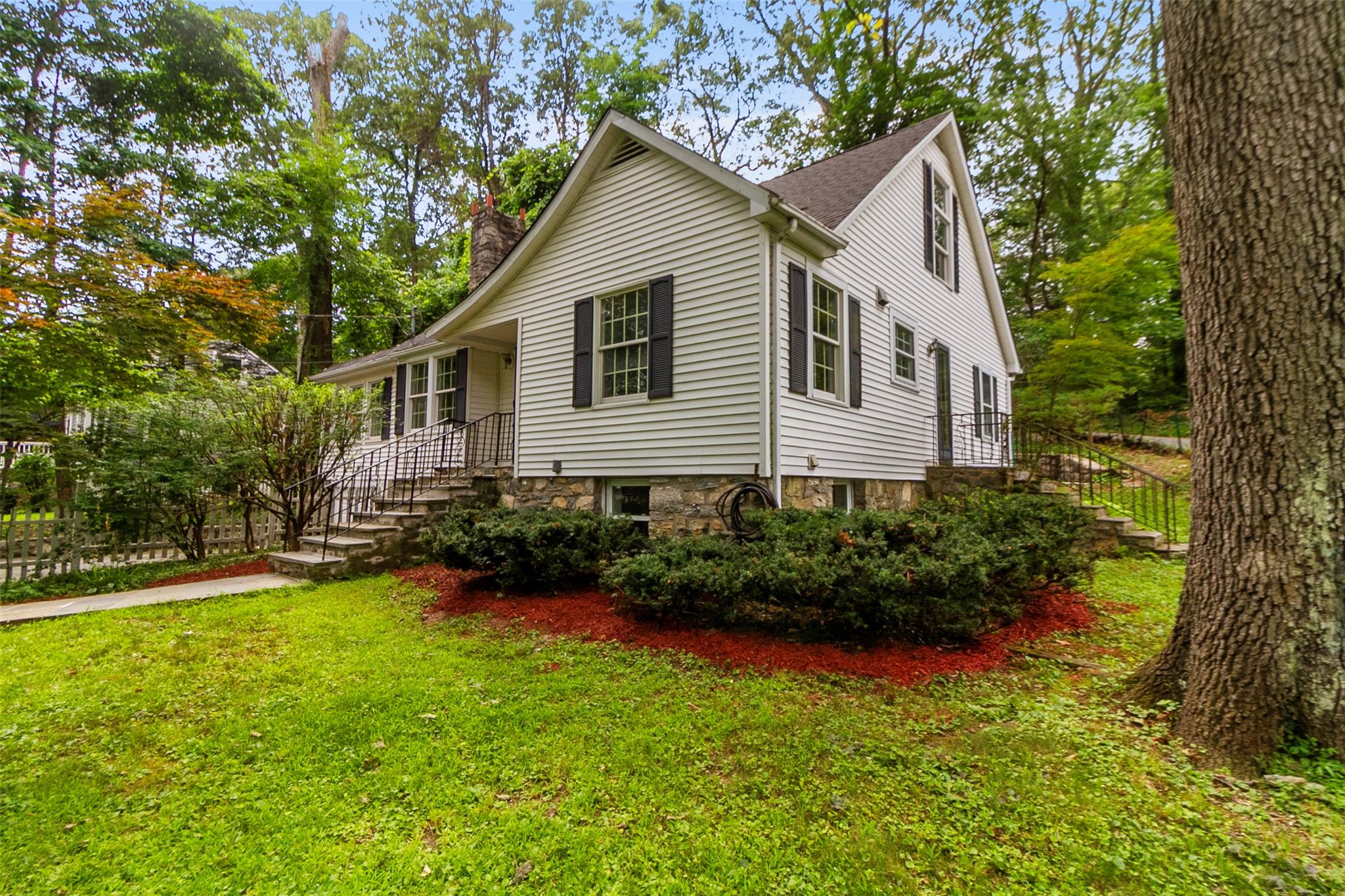 93 Vista Terrace N, Mahopac, NY 10541