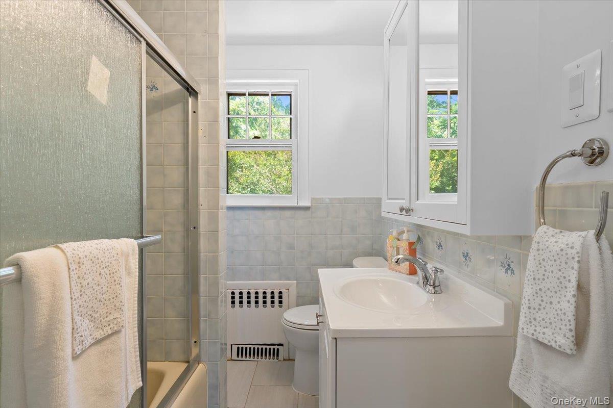 13 Potters Court, Great Neck, NY 11024