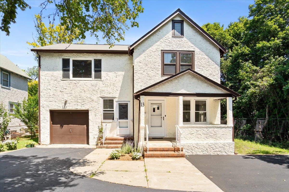 13 Potters Court, Great Neck, NY 11024