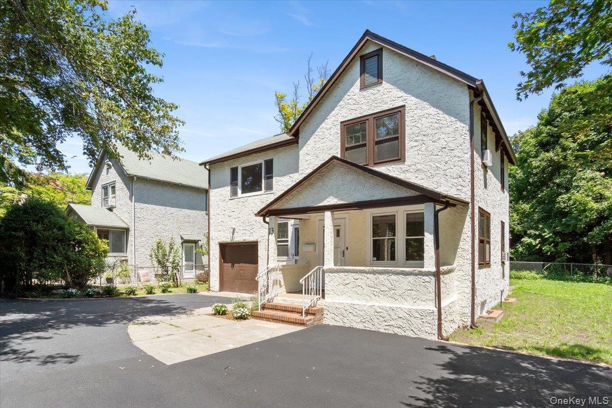 13 Potters Court, Great Neck, NY 11024