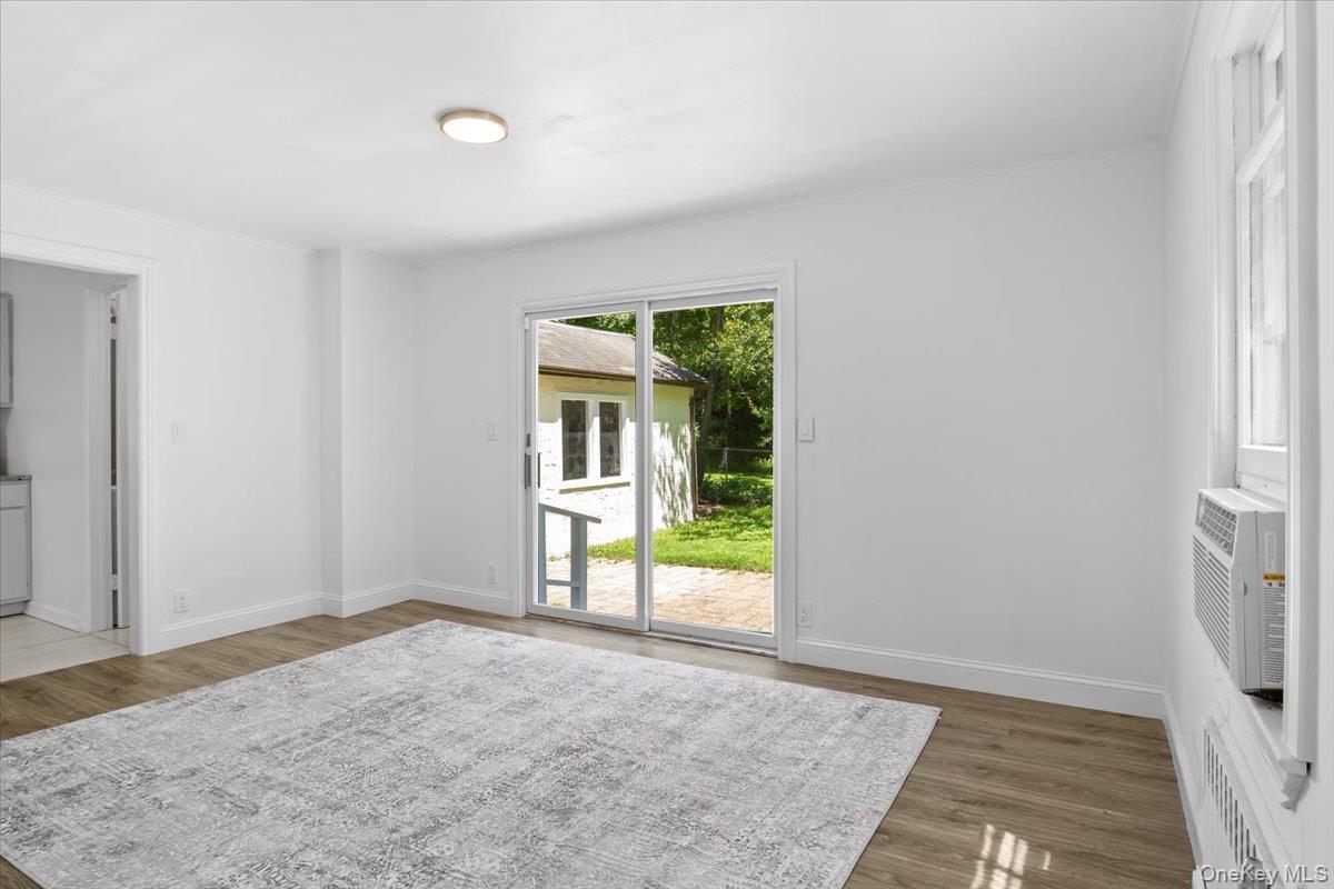 13 Potters Court, Great Neck, NY 11024