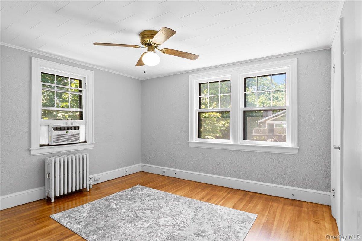 13 Potters Court, Great Neck, NY 11024