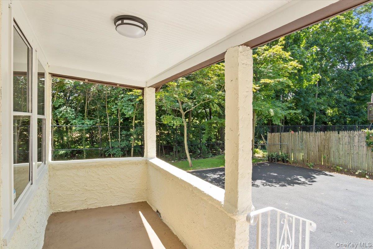 13 Potters Court, Great Neck, NY 11024