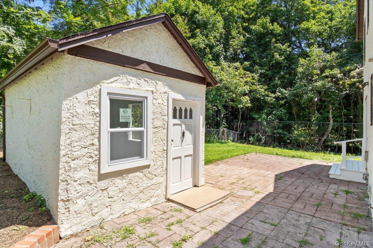 13 Potters Court, Great Neck, NY 11024