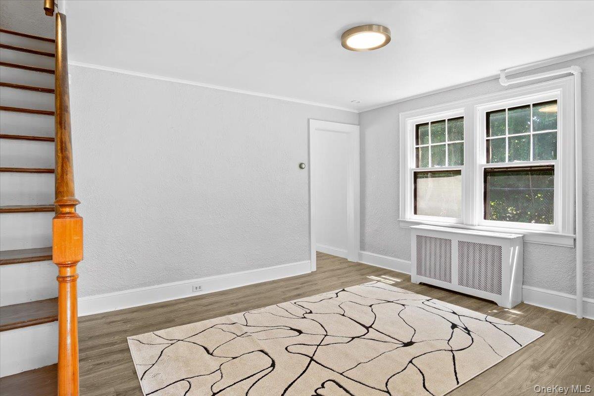 13 Potters Court, Great Neck, NY 11024