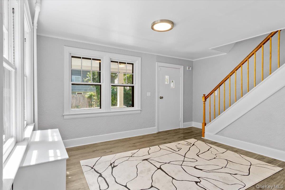 13 Potters Court, Great Neck, NY 11024