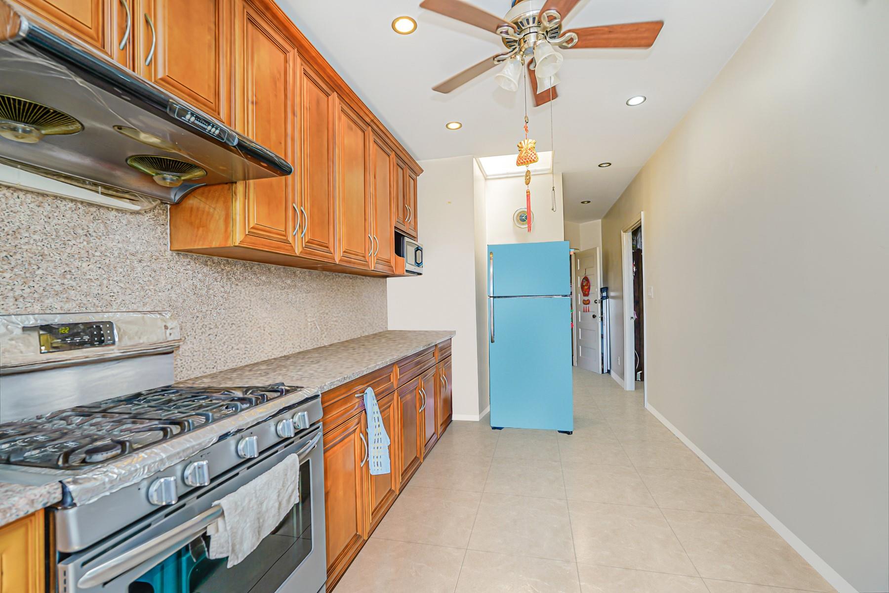 654 58th Street, Brooklyn, NY 11220