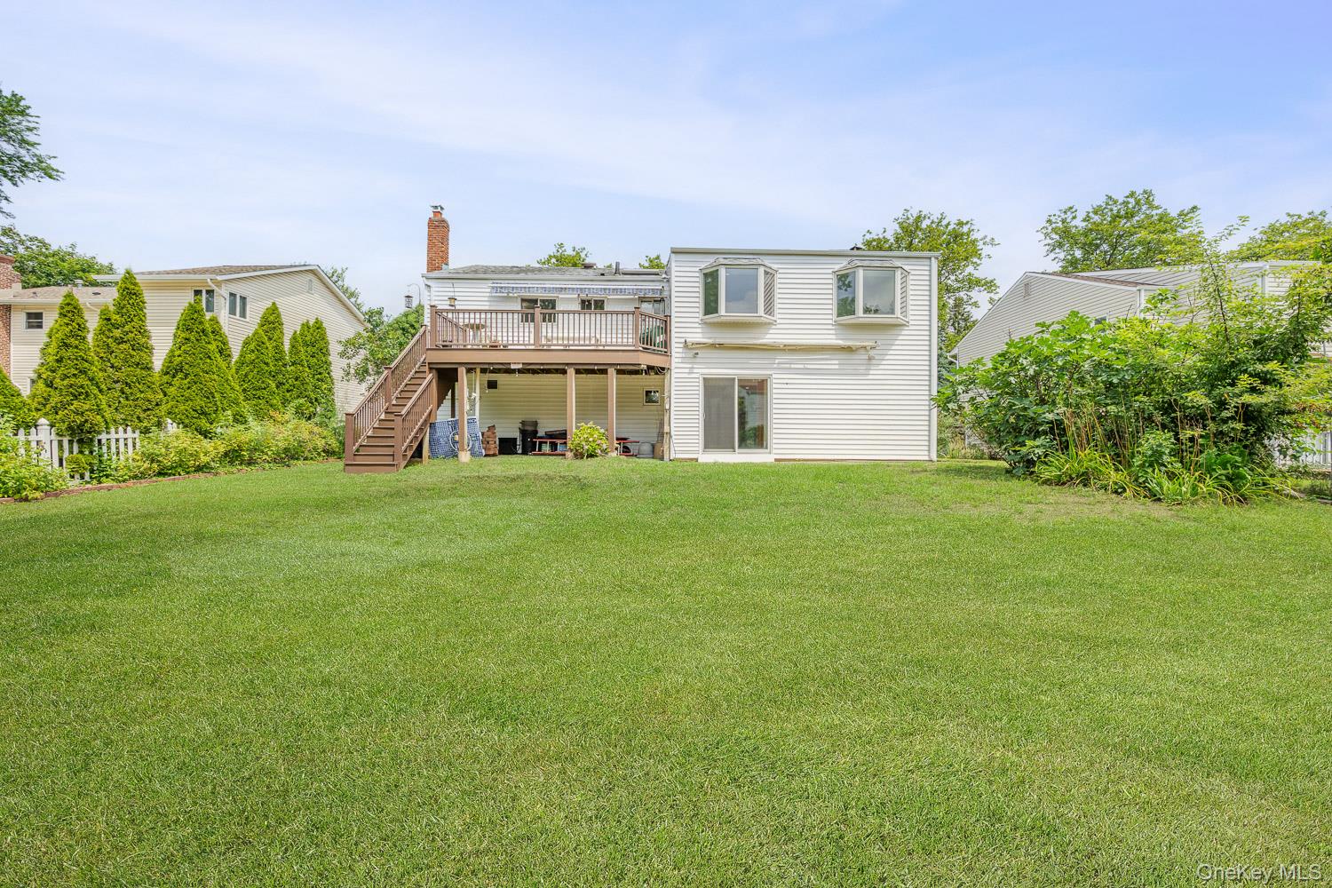 52 North Drive, Manhasset Hills, NY 11040