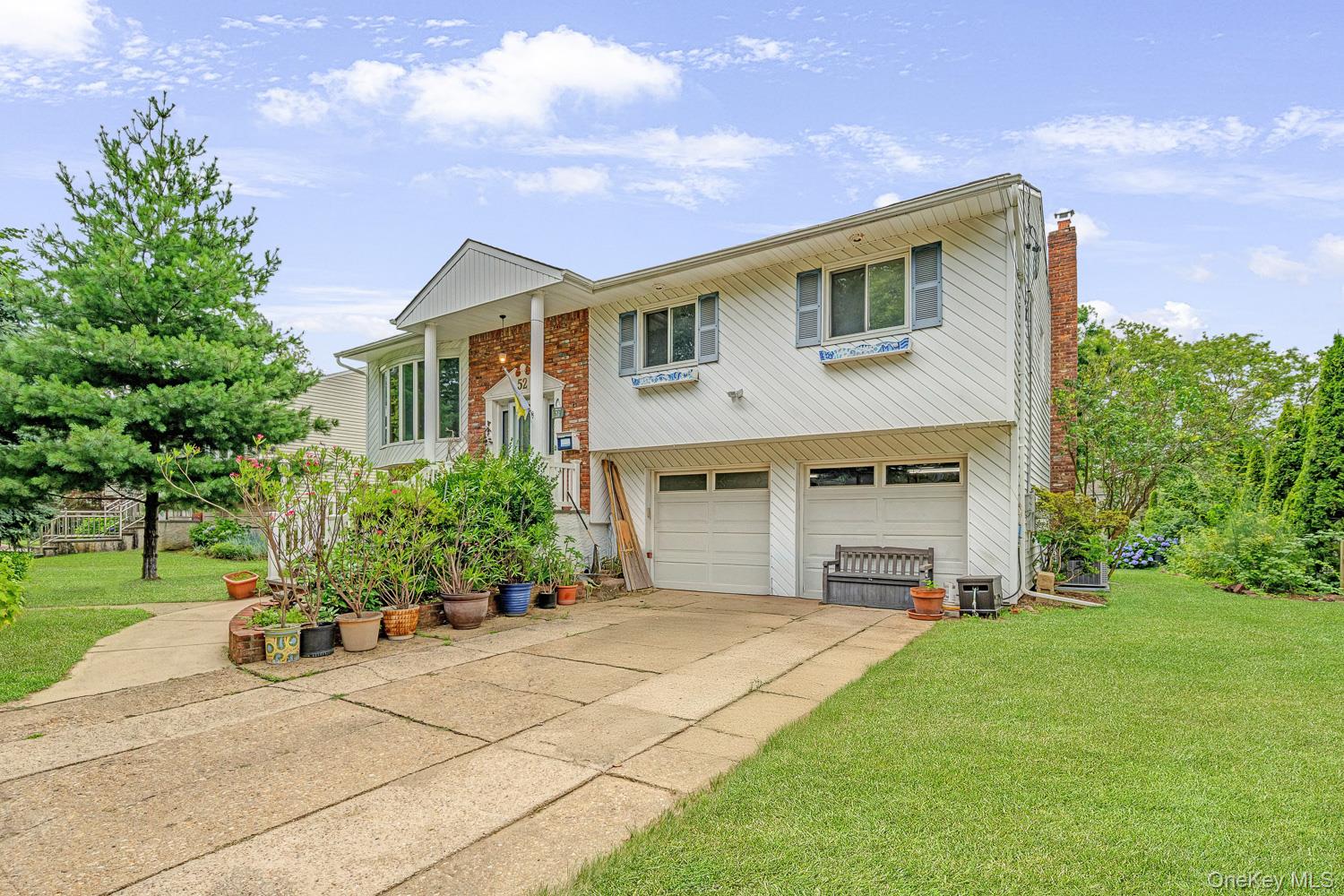 52 North Drive, Manhasset Hills, NY 11040