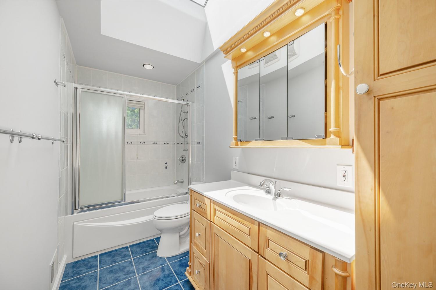 52 North Drive, Manhasset Hills, NY 11040