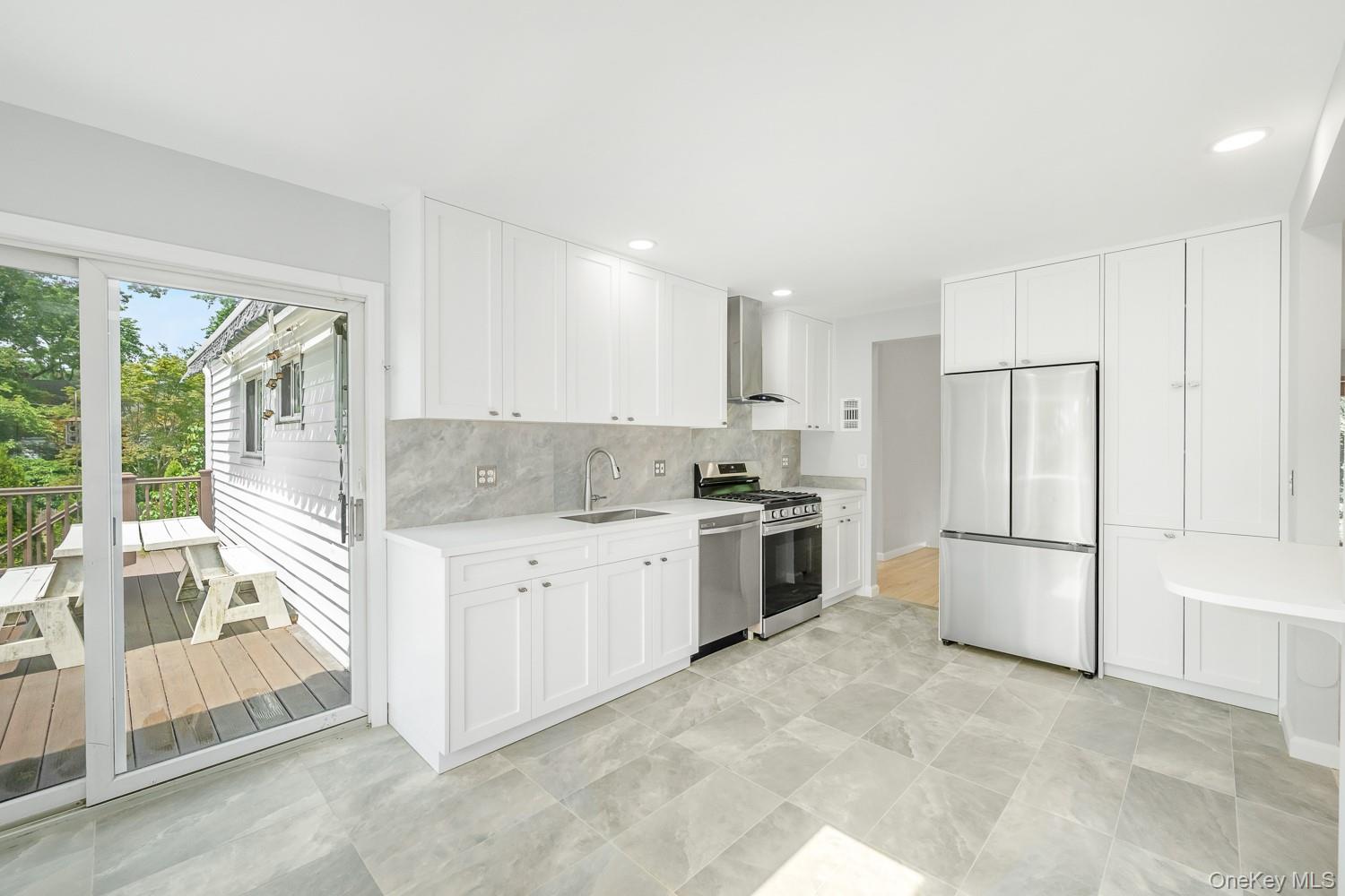 52 North Drive, Manhasset Hills, NY 11040