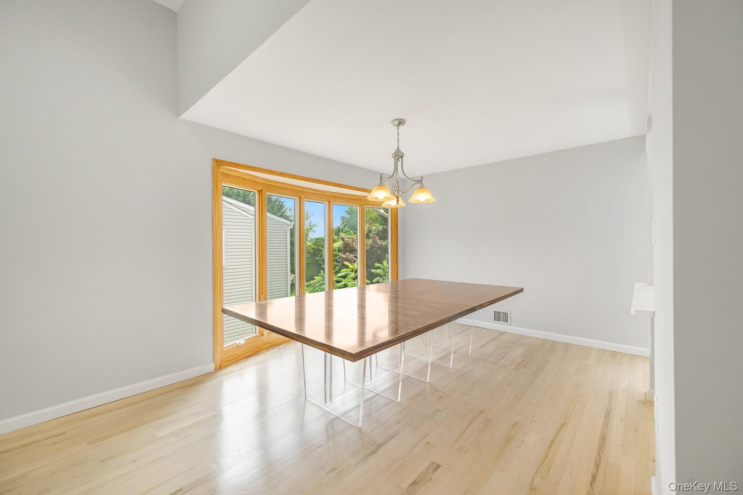 52 North Drive, Manhasset Hills, NY 11040