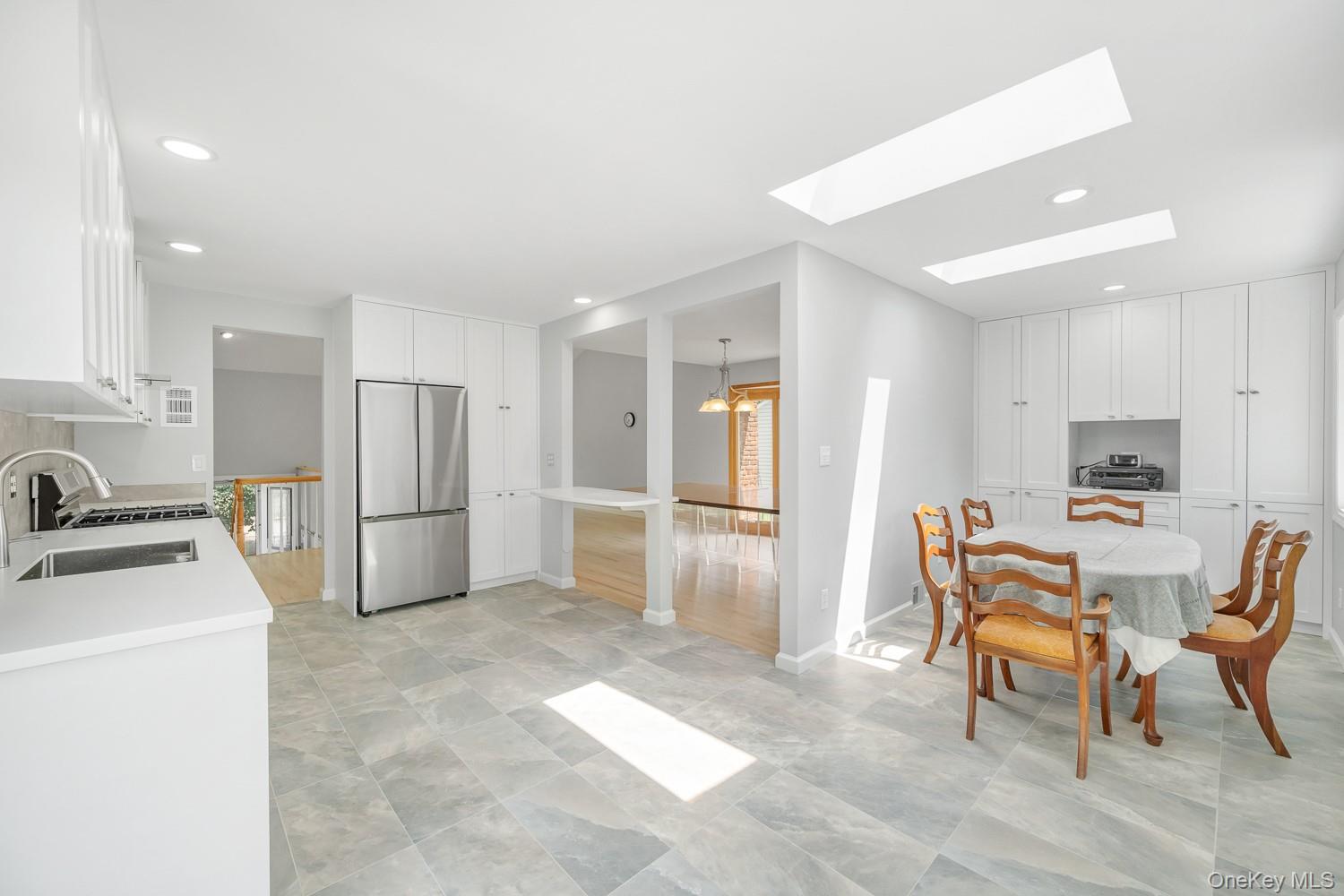 52 North Drive, Manhasset Hills, NY 11040