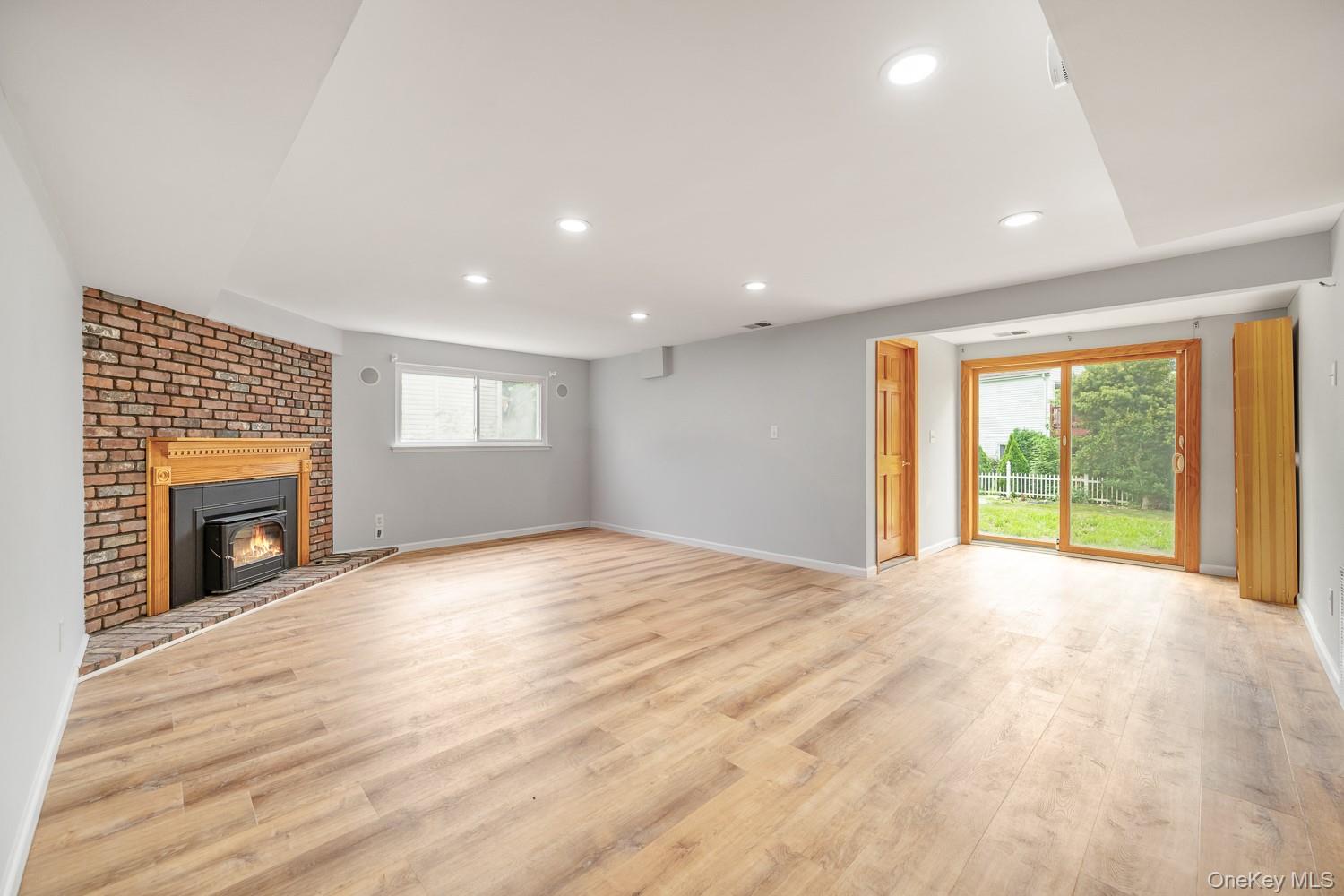 52 North Drive, Manhasset Hills, NY 11040