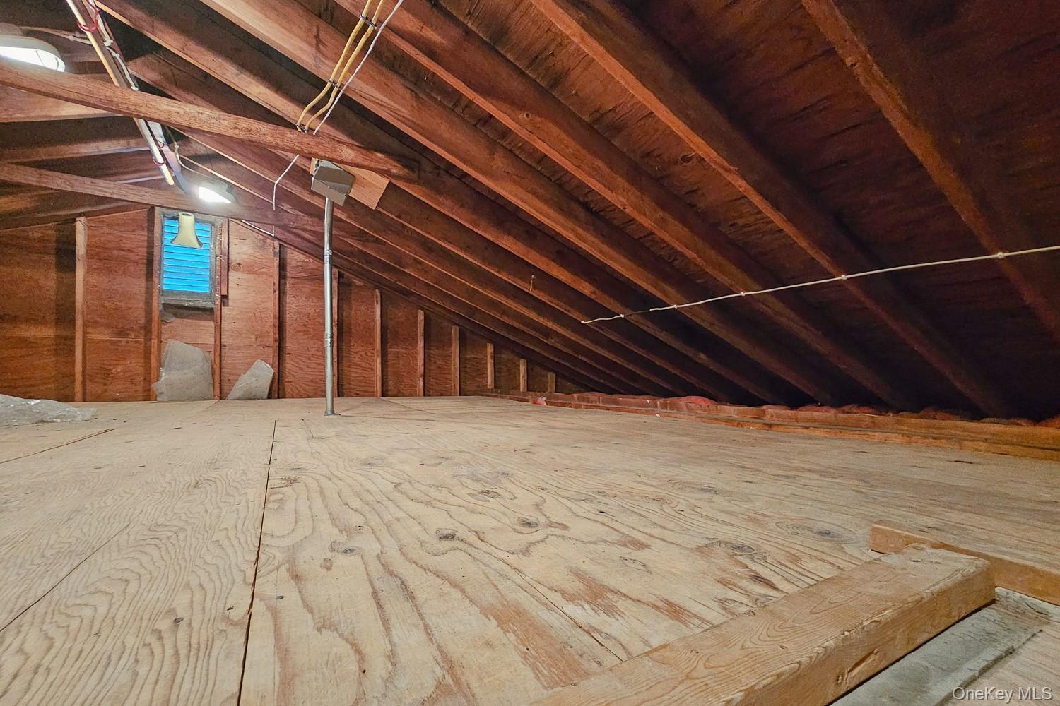 52 North Drive, Manhasset Hills, NY 11040