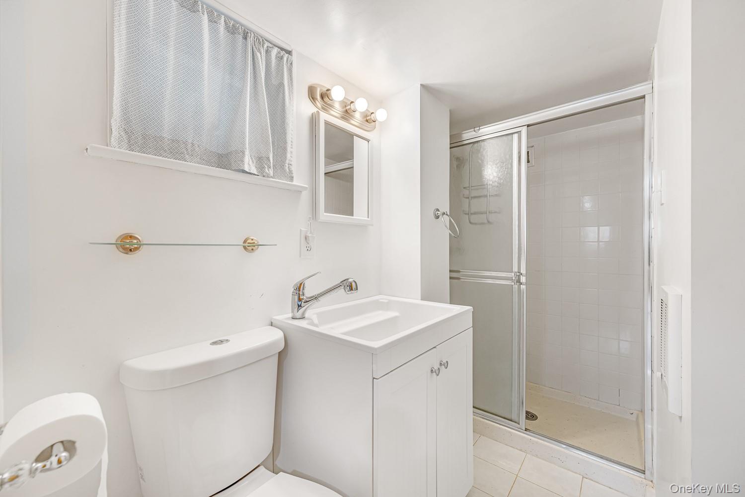 52 North Drive, Manhasset Hills, NY 11040