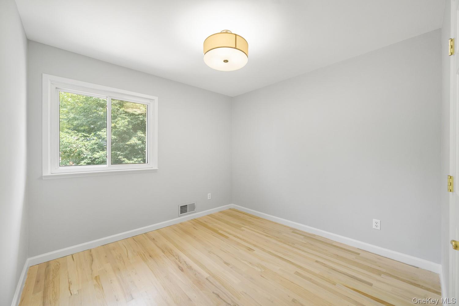 52 North Drive, Manhasset Hills, NY 11040