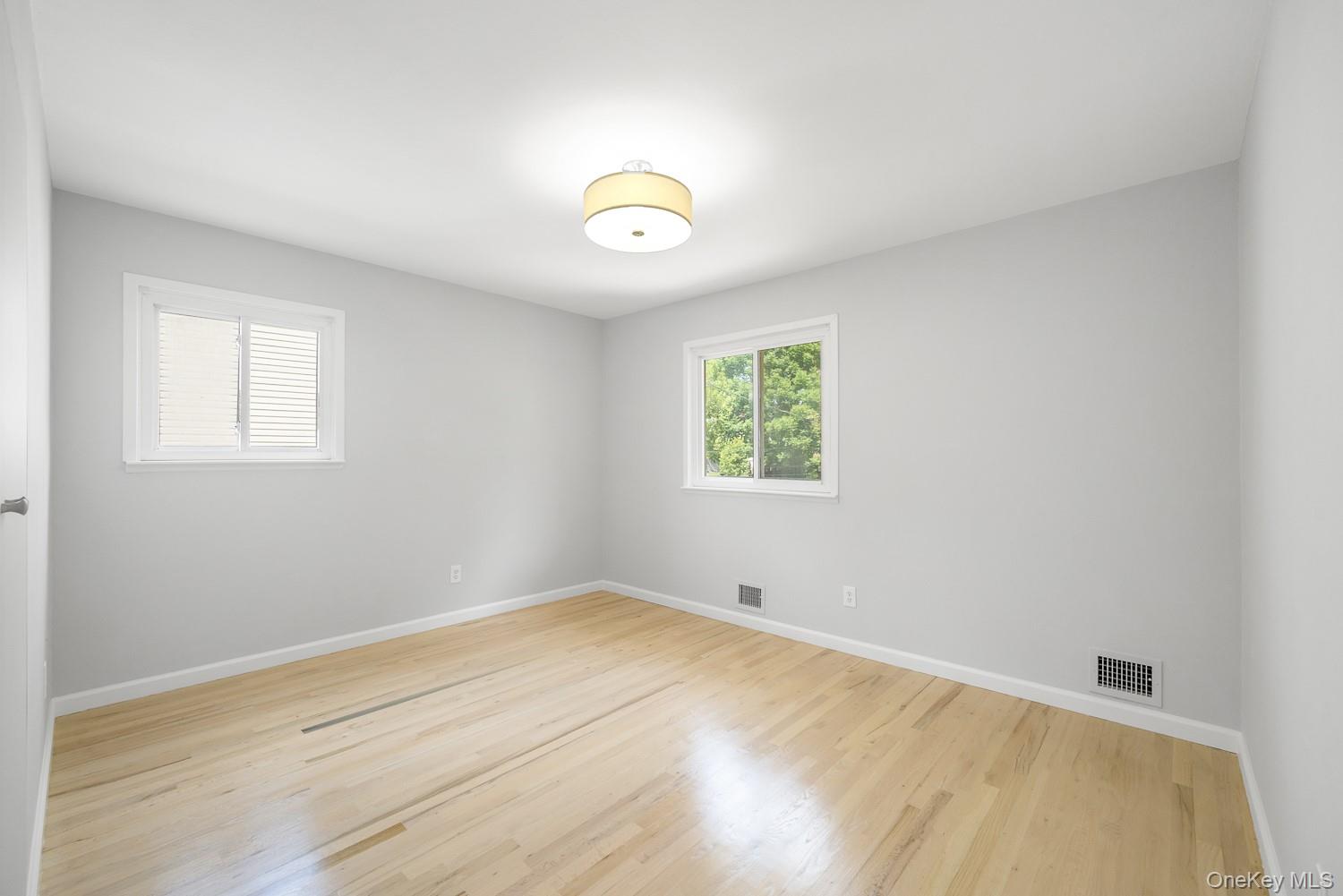 52 North Drive, Manhasset Hills, NY 11040