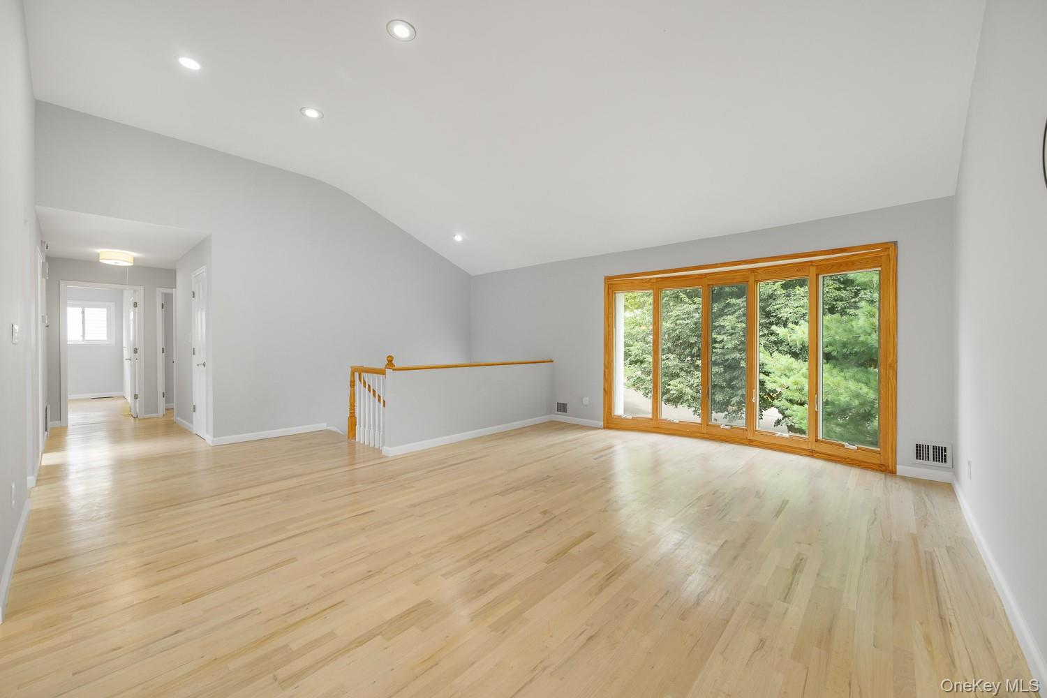 52 North Drive, Manhasset Hills, NY 11040