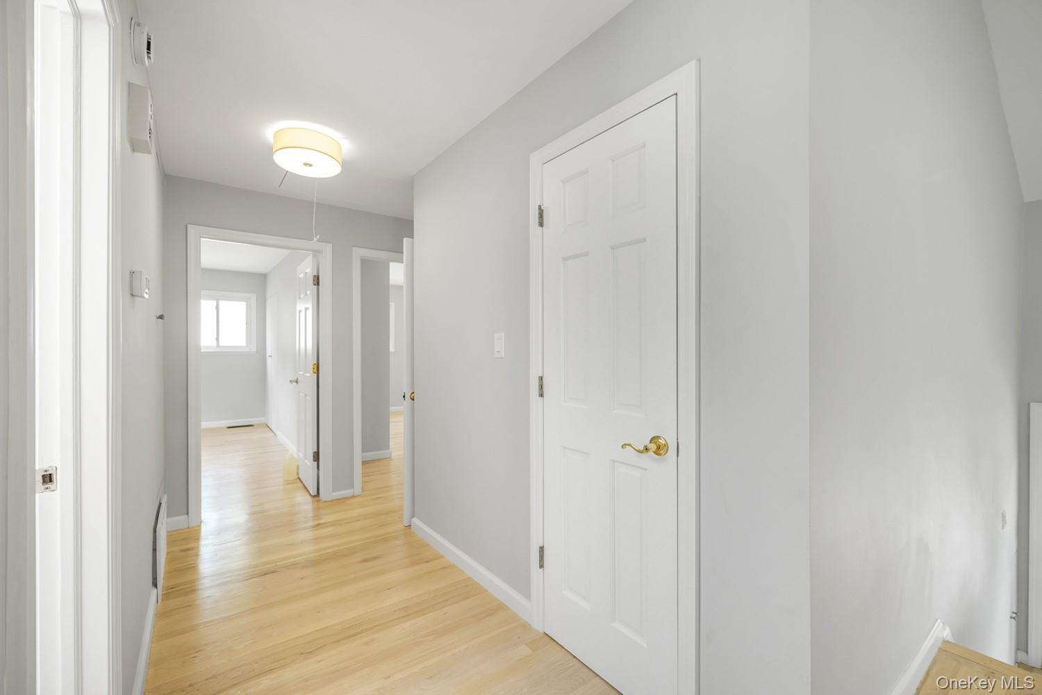 52 North Drive, Manhasset Hills, NY 11040