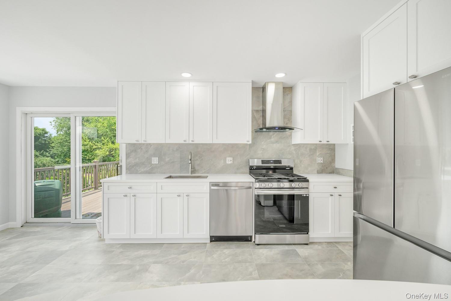 52 North Drive, Manhasset Hills, NY 11040