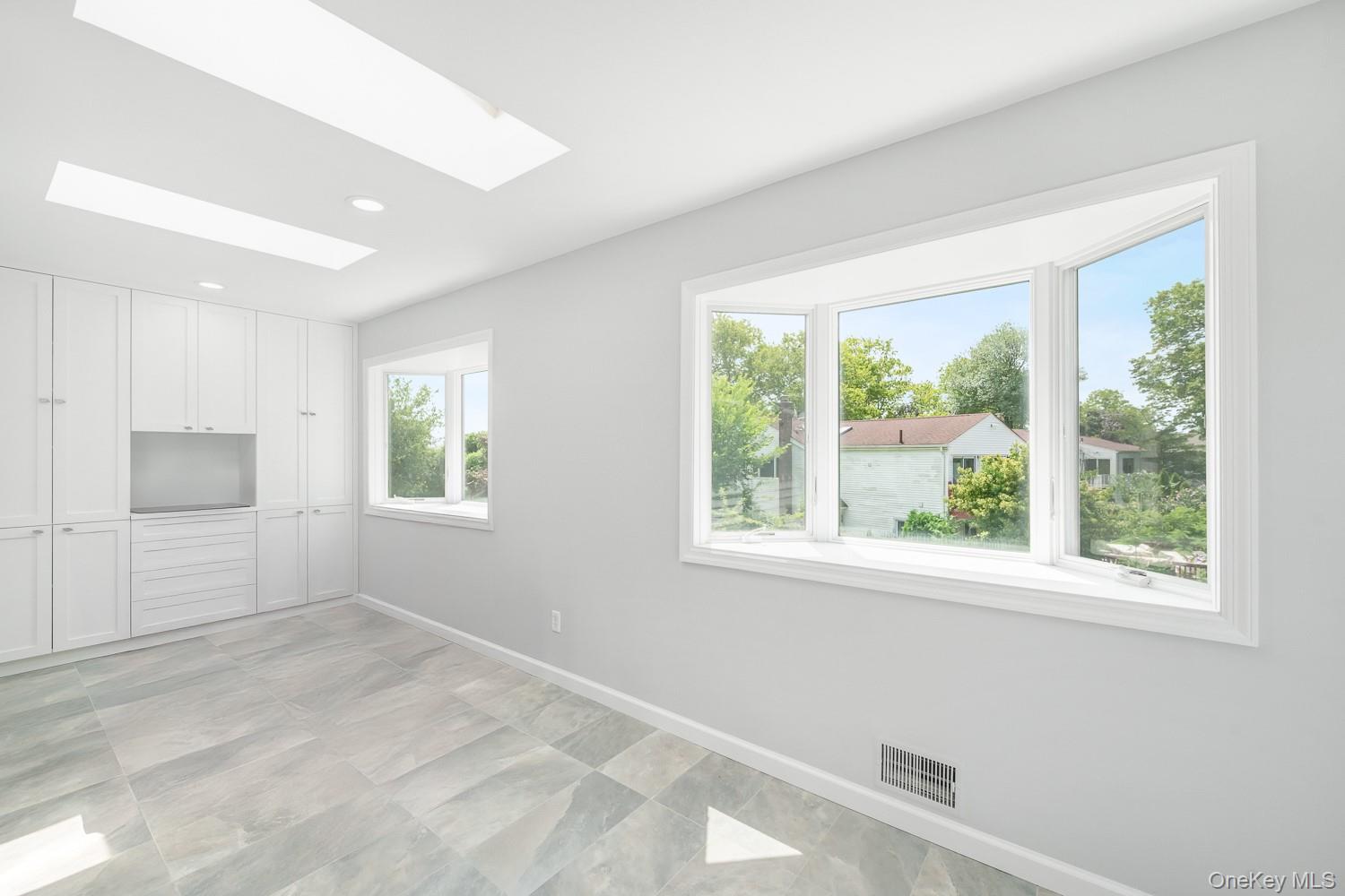 52 North Drive, Manhasset Hills, NY 11040