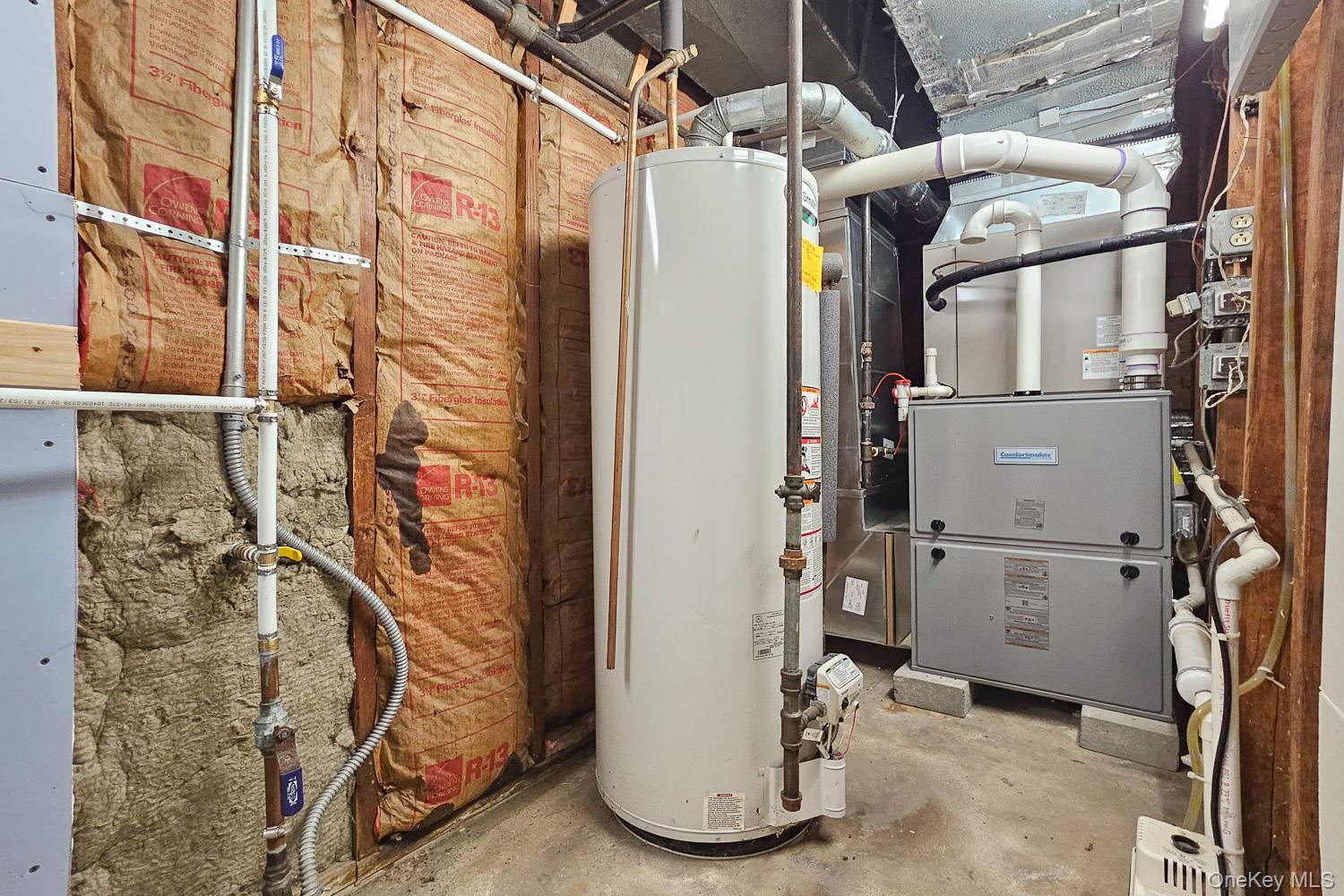 52 North Drive, Manhasset Hills, NY 11040