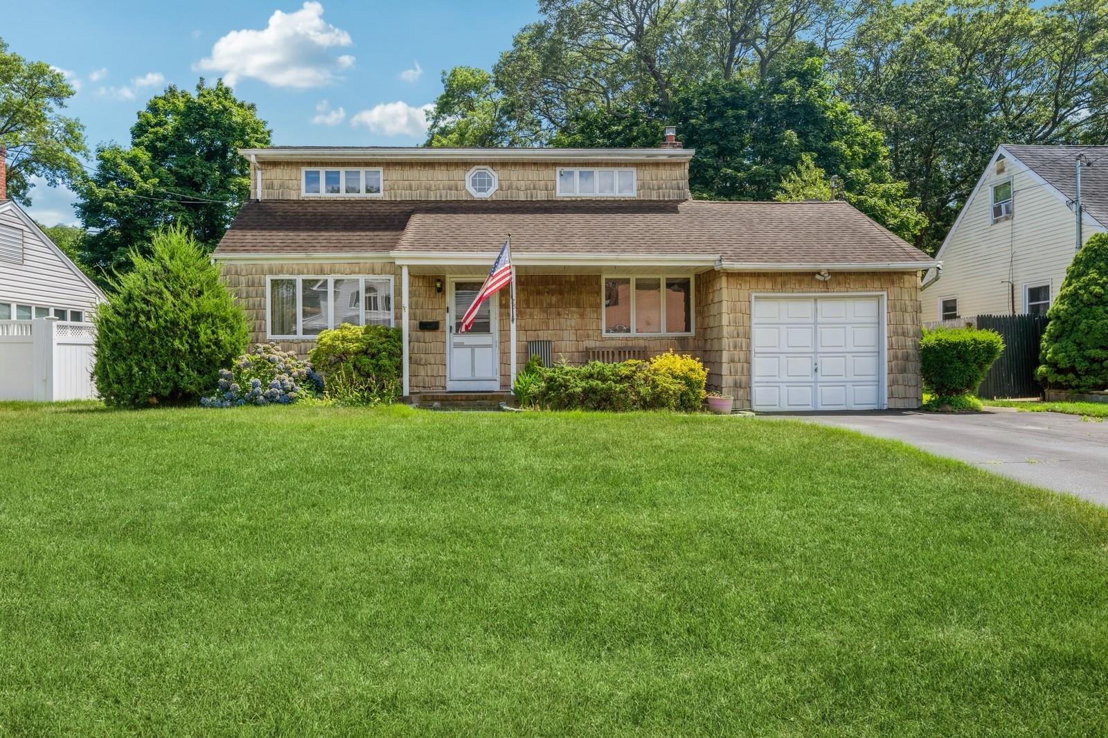 128 Kime Avenue, North Babylon, NY 11703