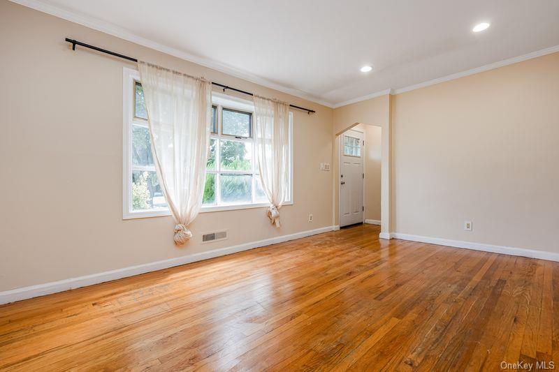 1033 Tulsa Street, Uniondale, NY 11553