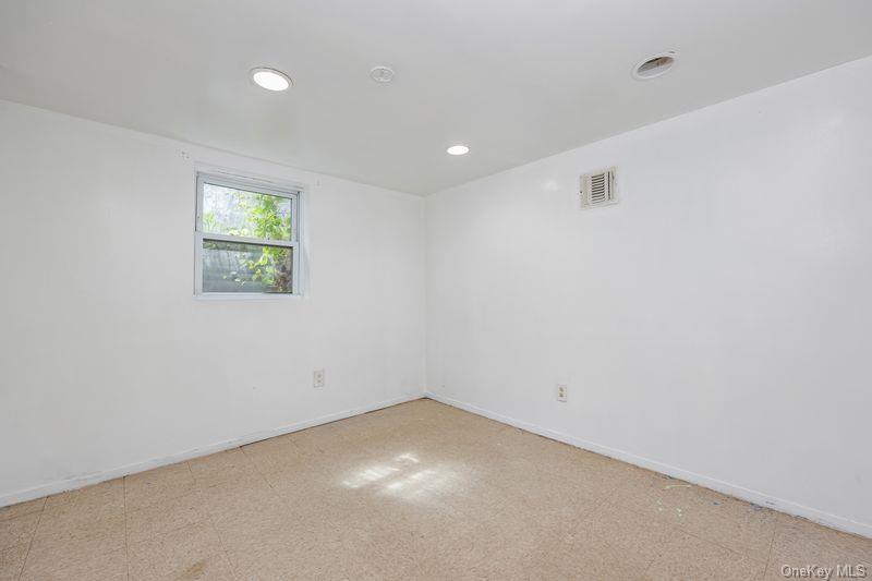 1033 Tulsa Street, Uniondale, NY 11553