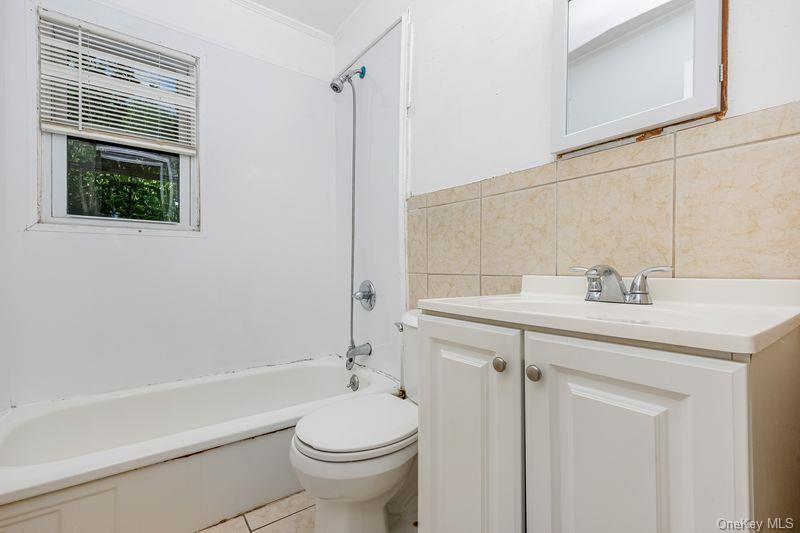 1033 Tulsa Street, Uniondale, NY 11553