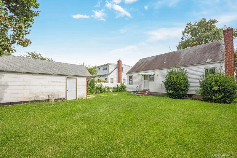 1033 Tulsa Street, Uniondale, NY 11553