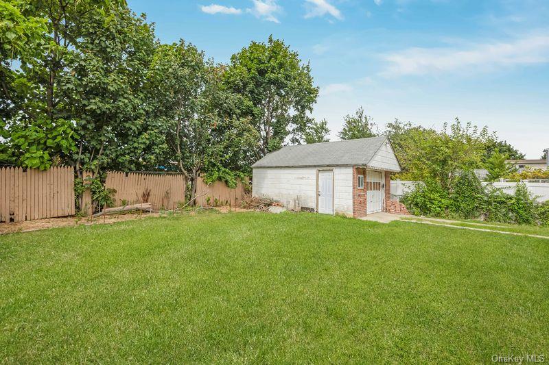 1033 Tulsa Street, Uniondale, NY 11553