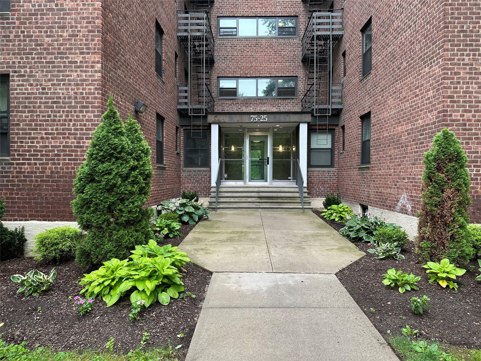 75-25 210 St # 4L, Oakland Gardens, NY 11364