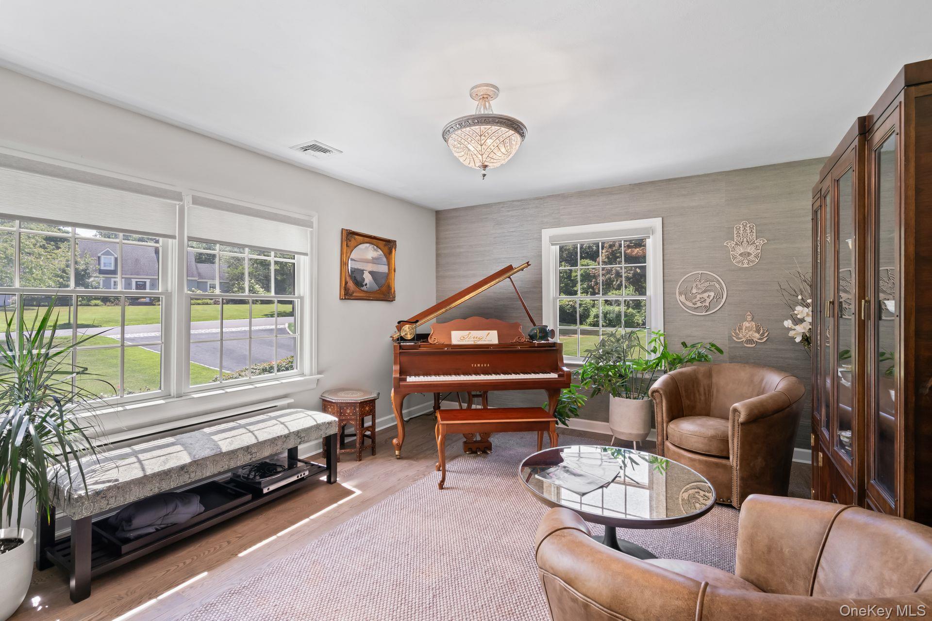 14 Thorman Lane, Huntington, NY 11743