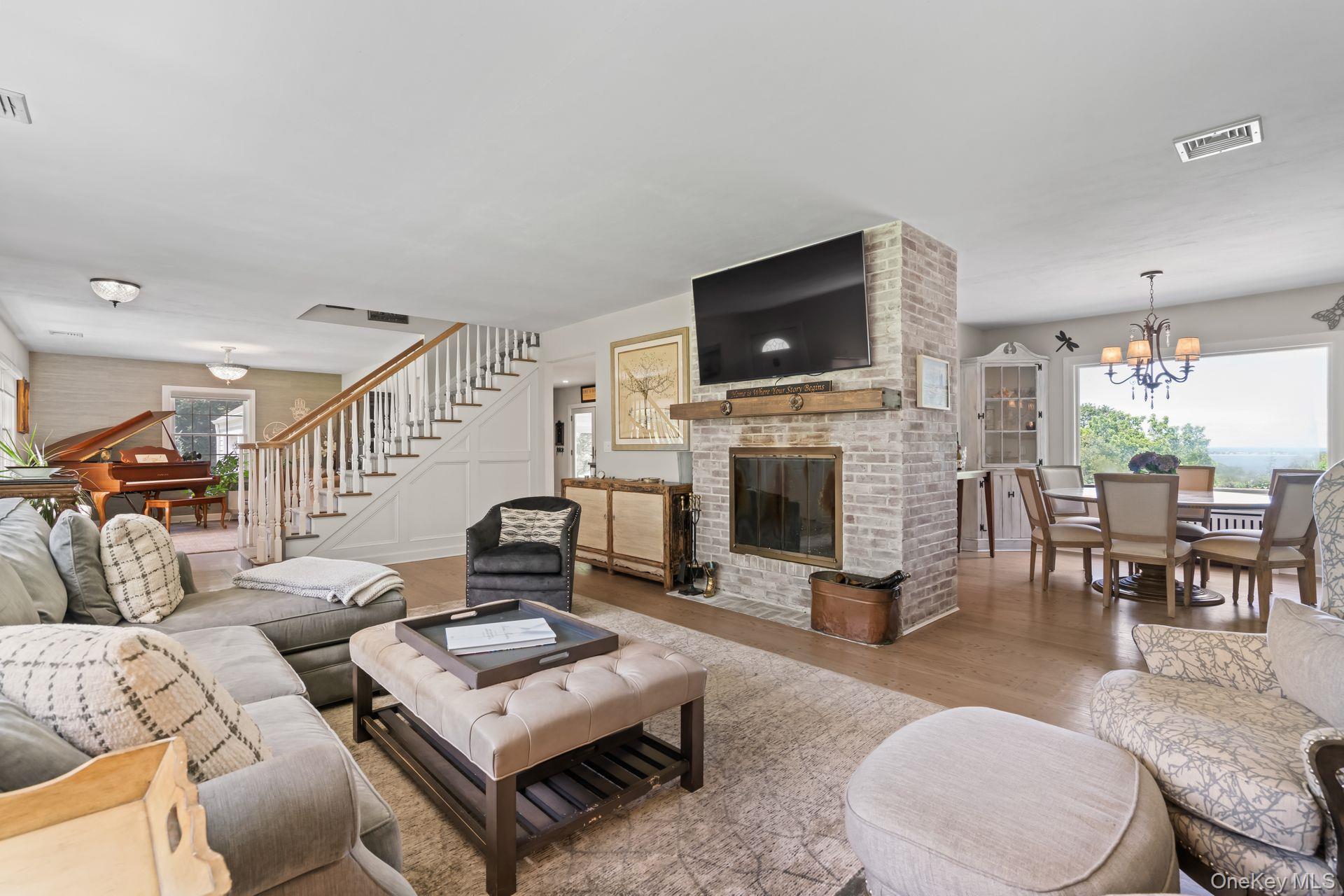 14 Thorman Lane, Huntington, NY 11743