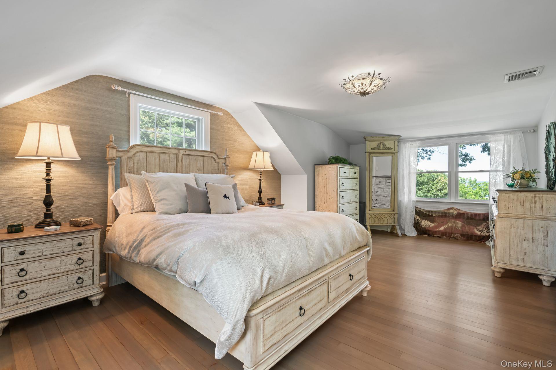 14 Thorman Lane, Huntington, NY 11743